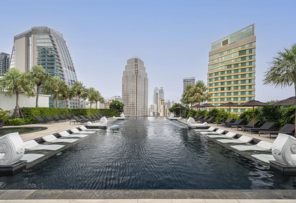 Outdoor pool — Grande Centre Point Hotel Terminal21