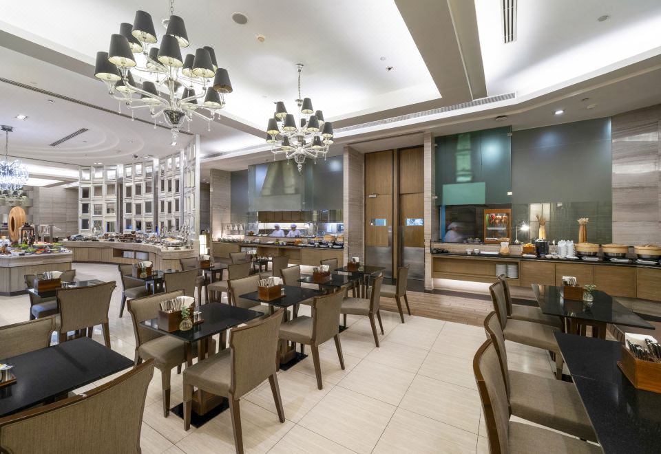 Dining room — Grande Centre Point Hotel Terminal21