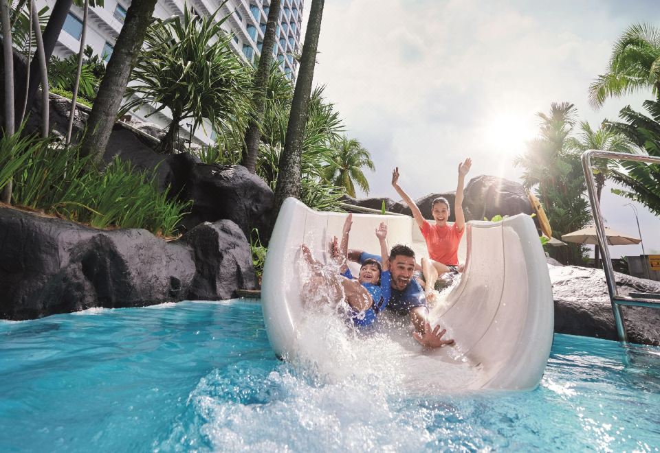 Pool and waterslide — Hilton Kuala Lumpur