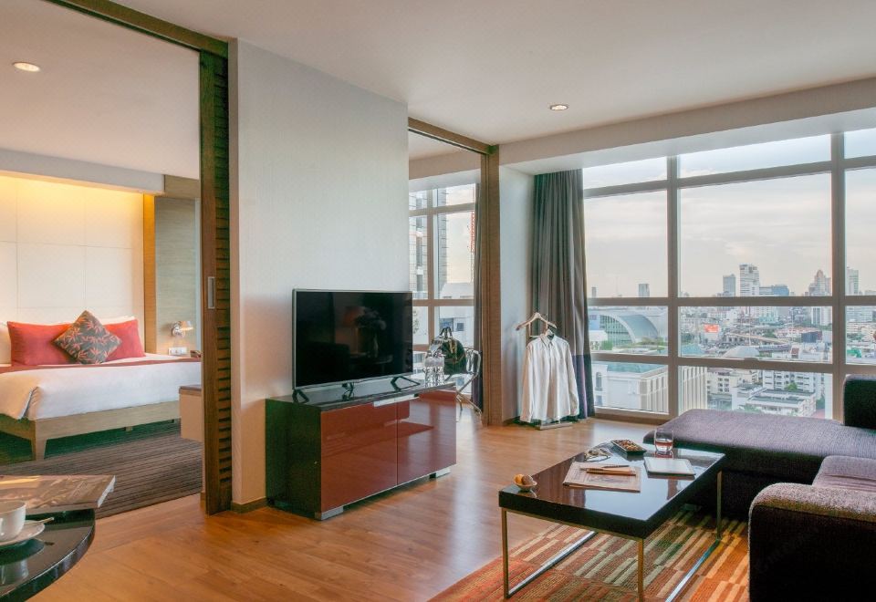 Guest room sitting area — Pullman Bangkok King Power